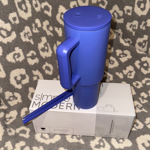 New Simple Modern TREK 40oz Tumbler in Very Peri 😍 - Picture 15 of 17